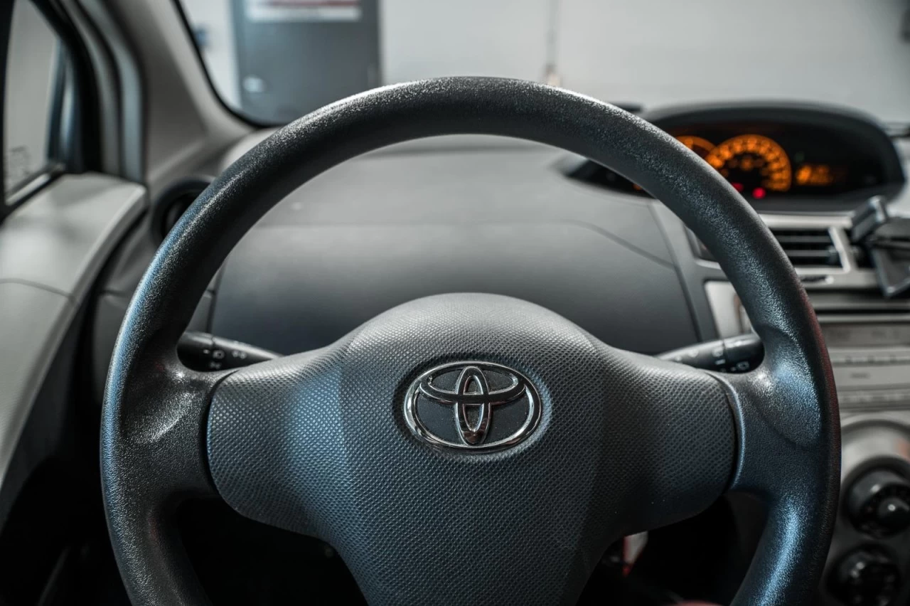 2009 Toyota Yaris Manuelle de base AUBAINE!!! Main Image