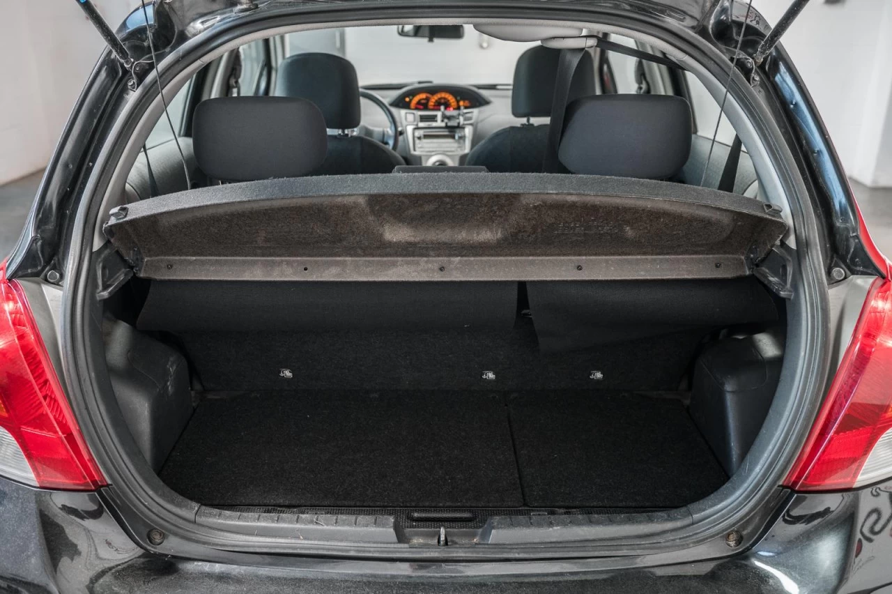 2009 Toyota Yaris Manuelle de base AUBAINE!!! Main Image