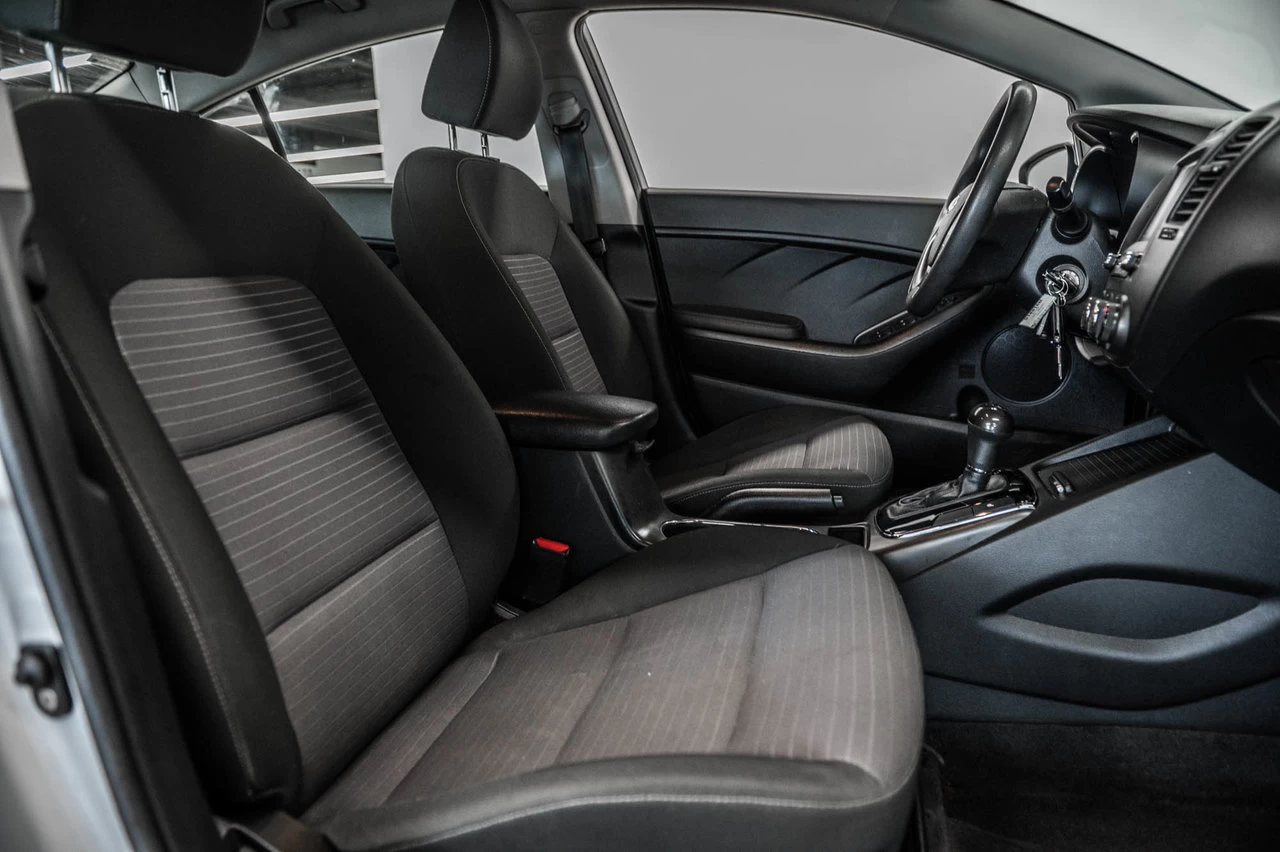 2017 Kia Forte Lx Bluetooth+sieges Main Image
