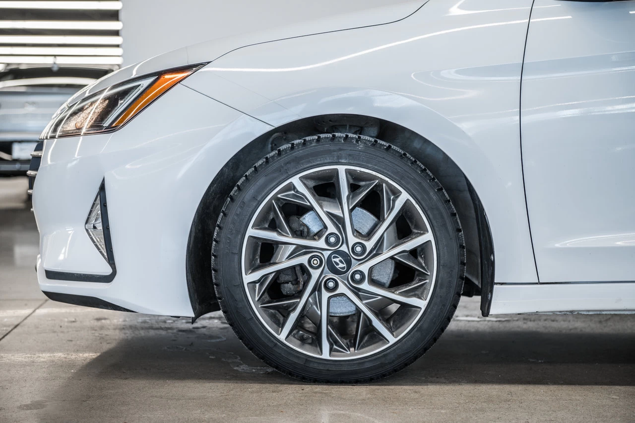 2020 Hyundai Elantra Luxury Main Image