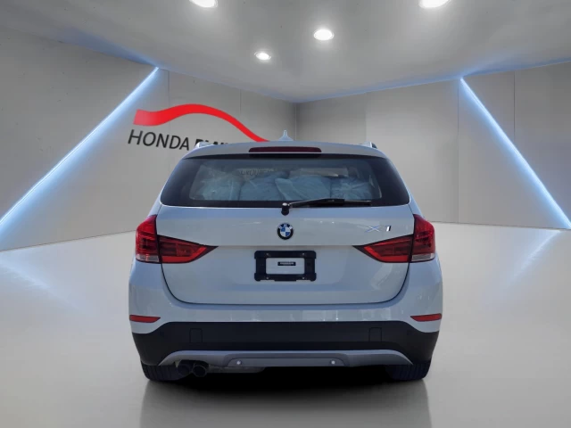 BMW X1 AWD 4dr SAV 8 tires 2015