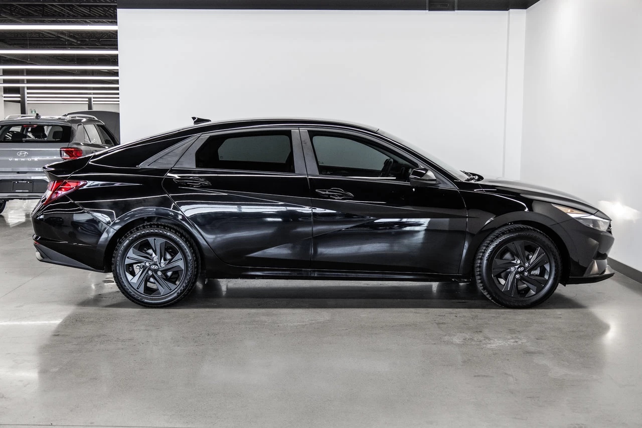 2023 Hyundai Elantra Preferred Main Image