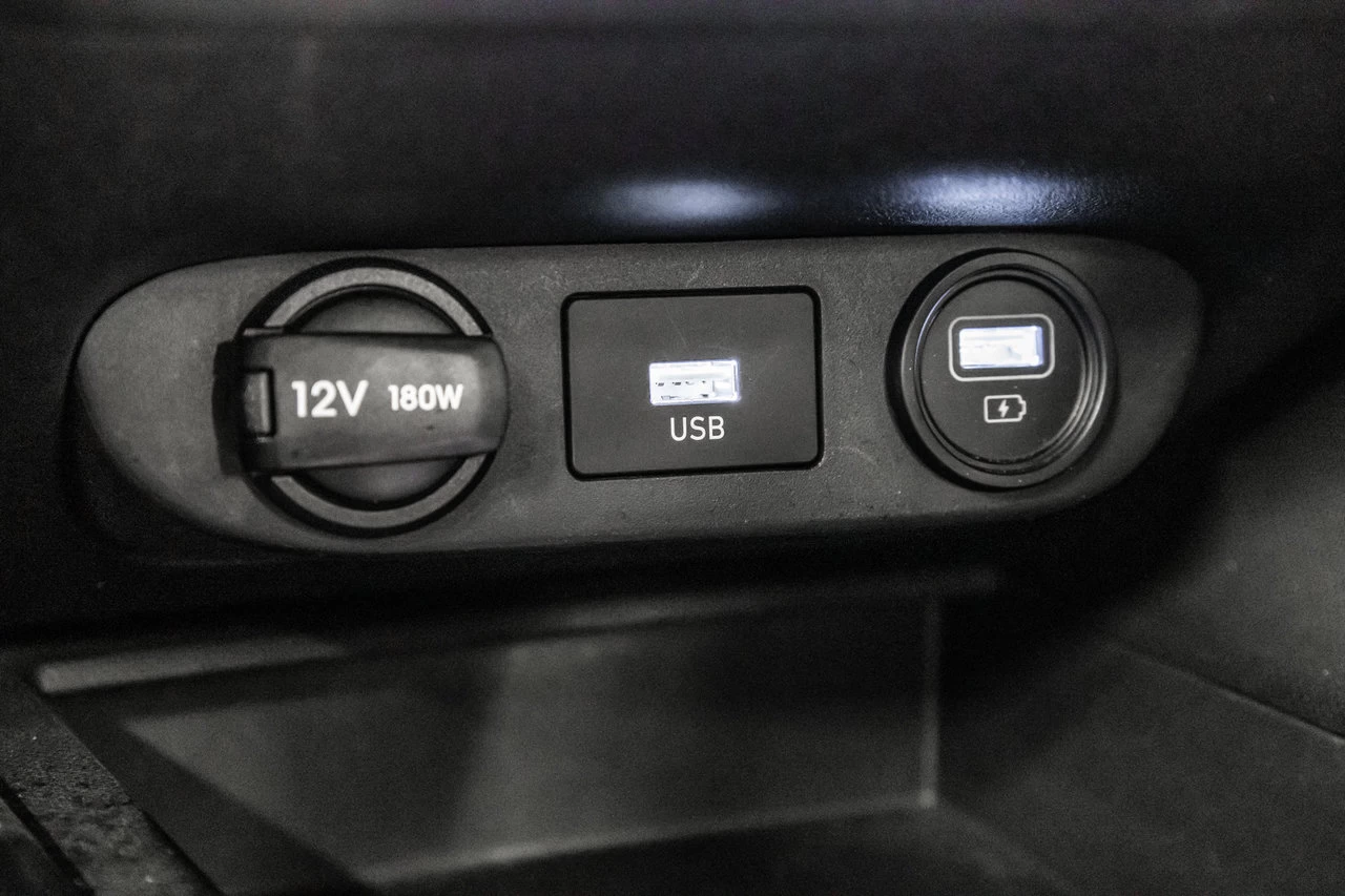 2023 Hyundai Elantra Preferred Main Image