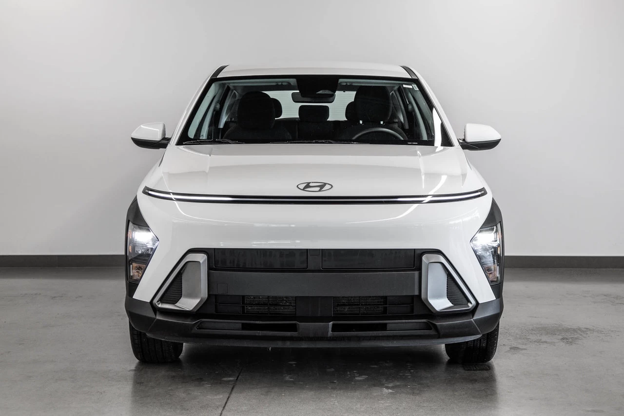 2024 Hyundai Kona Essential Main Image