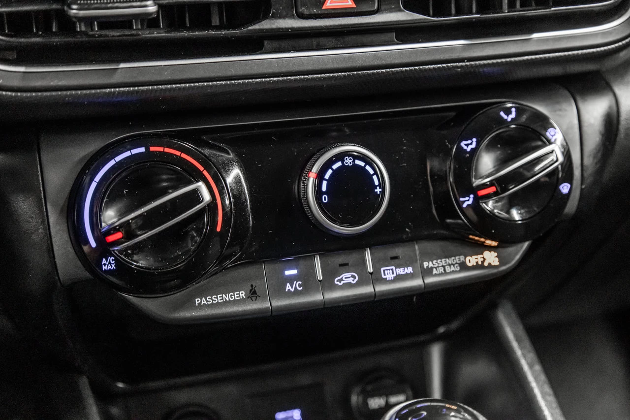 2022 Hyundai Kona Essential Awd Main Image