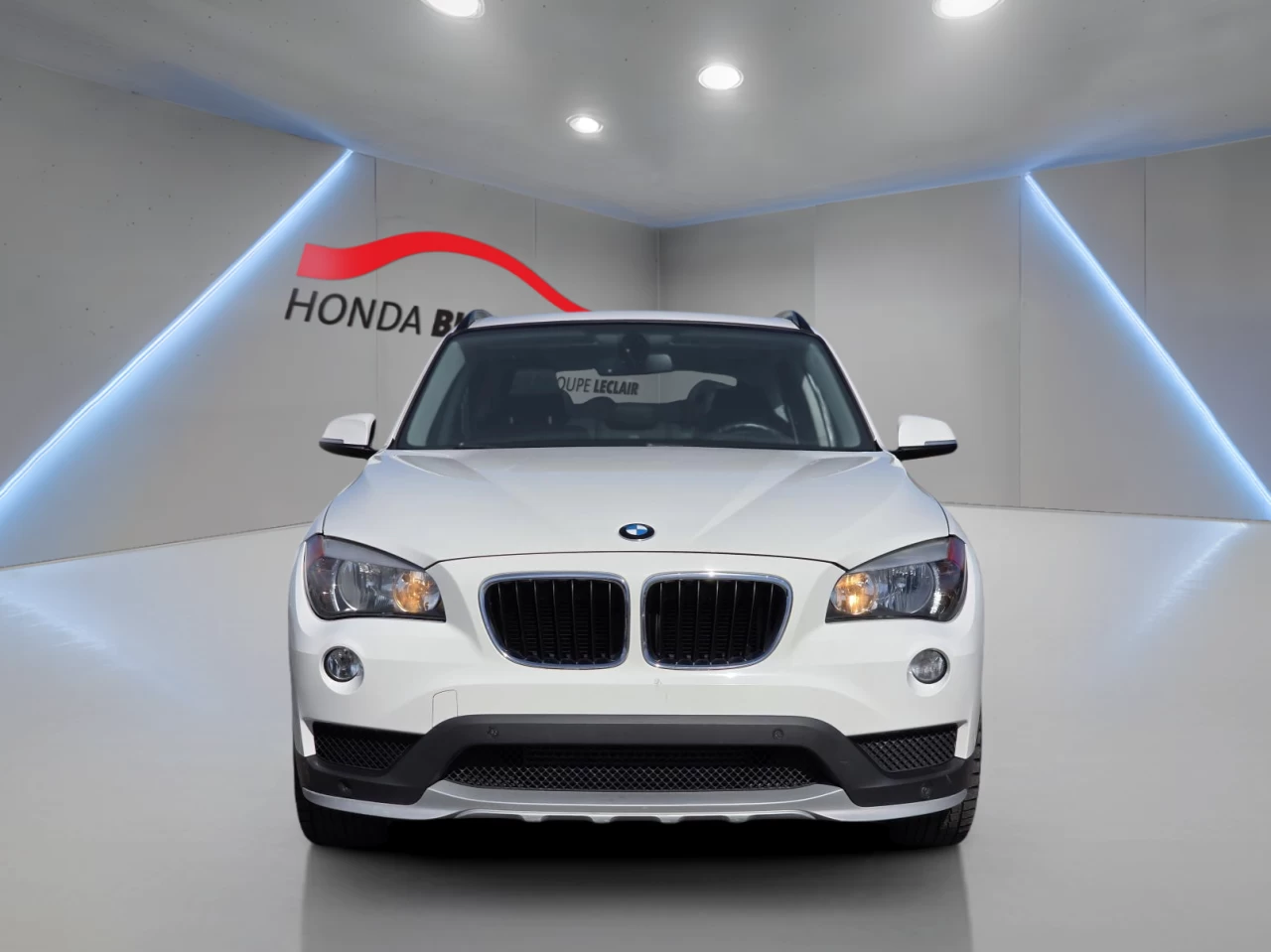 2015 BMW X1 AWD 4dr SAV 8 tires Image principale