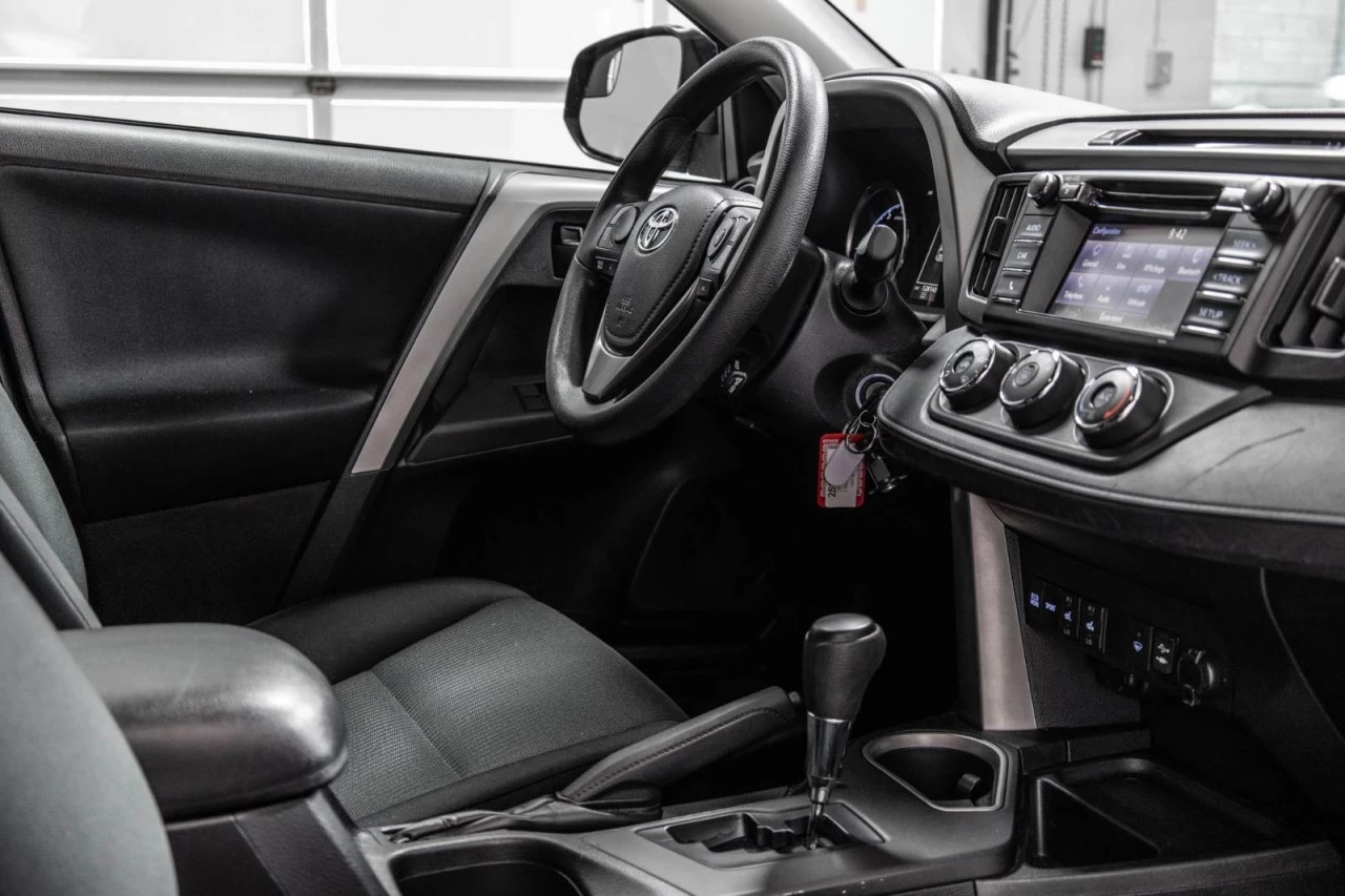 2017 Toyota RAV4 LE MAGS+SIEGES.CHAUFF+BLUETOOTH+CAM.RECUL Main Image