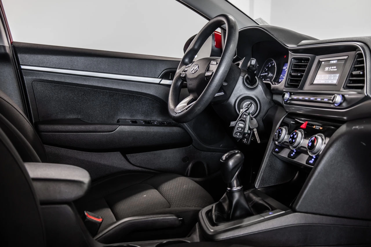 2020 Hyundai Elantra Essential Image principale
