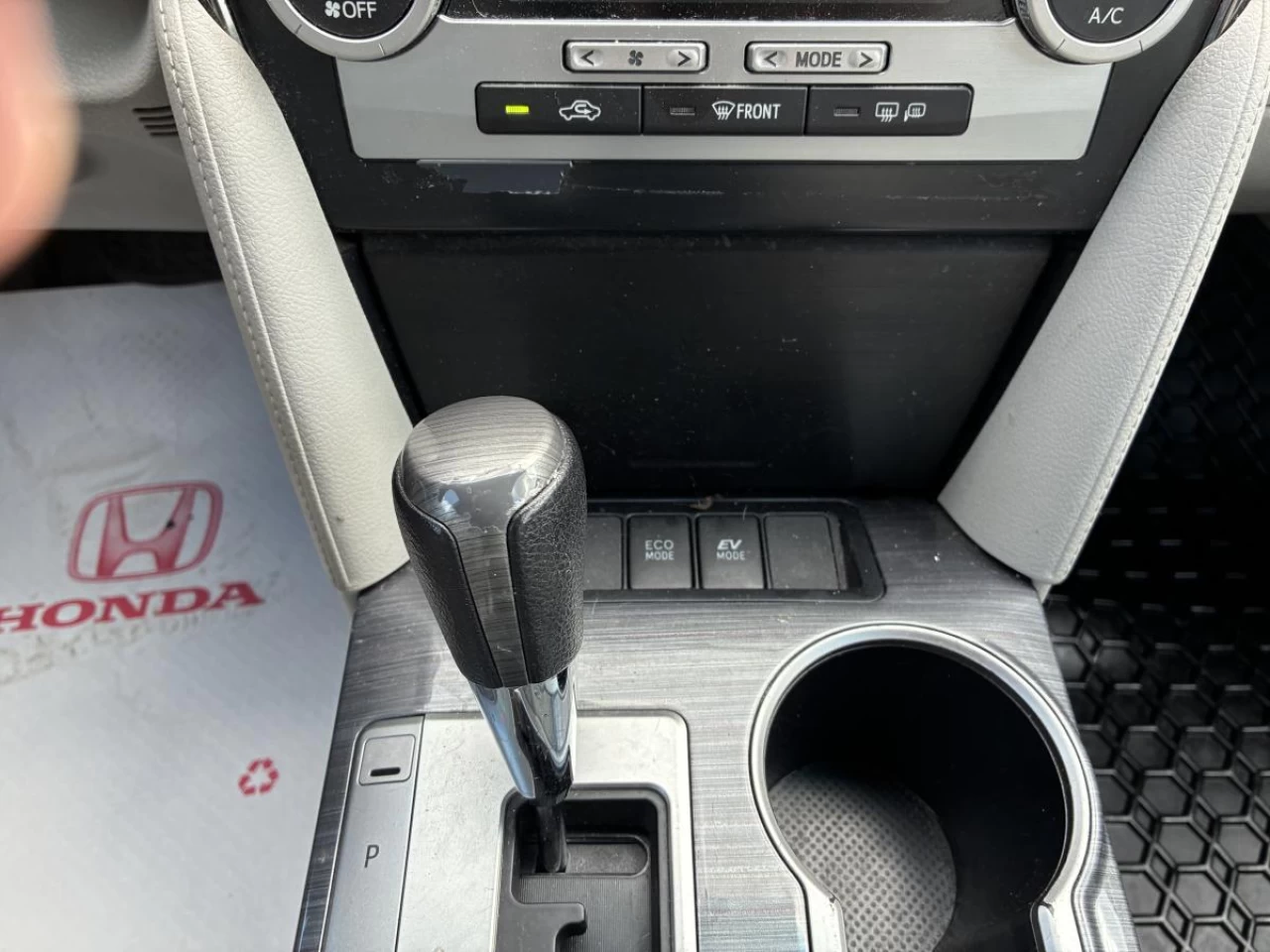 2013 Toyota Camry Hybrid 4dr Sdn LE Main Image