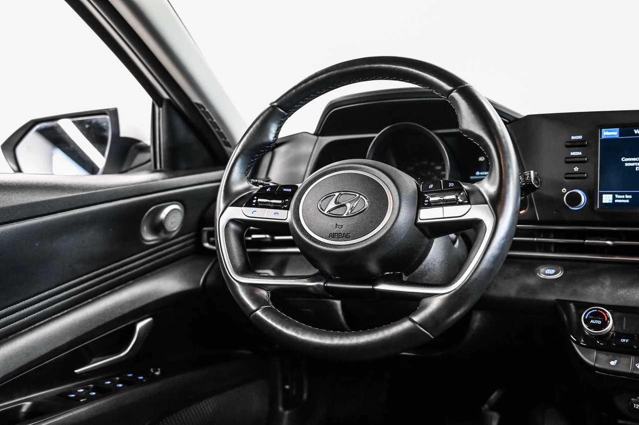 2022 Hyundai Elantra Preferred Main Image