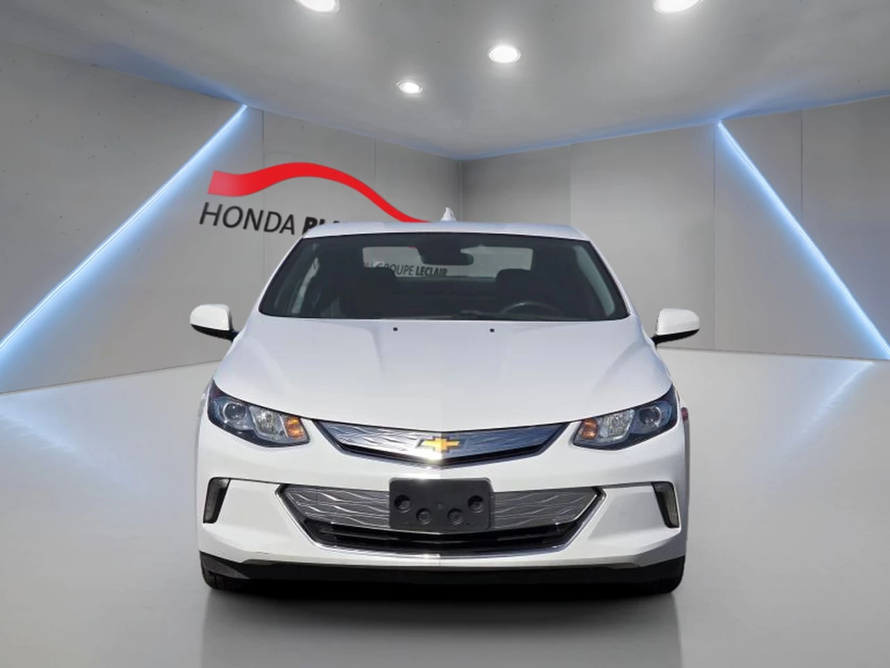 2017 Chevrolet Volt Hatchback LT Main Image