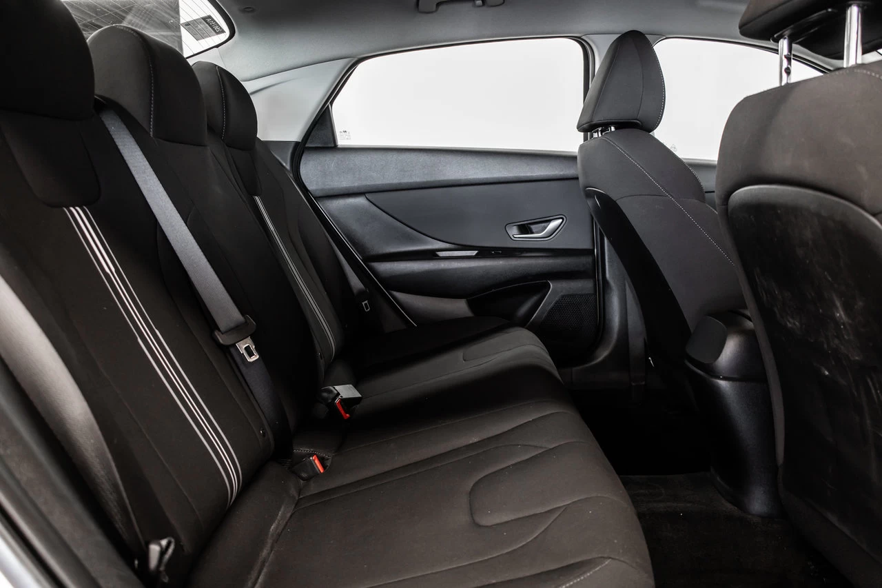 2022 Hyundai Elantra Preferred Main Image