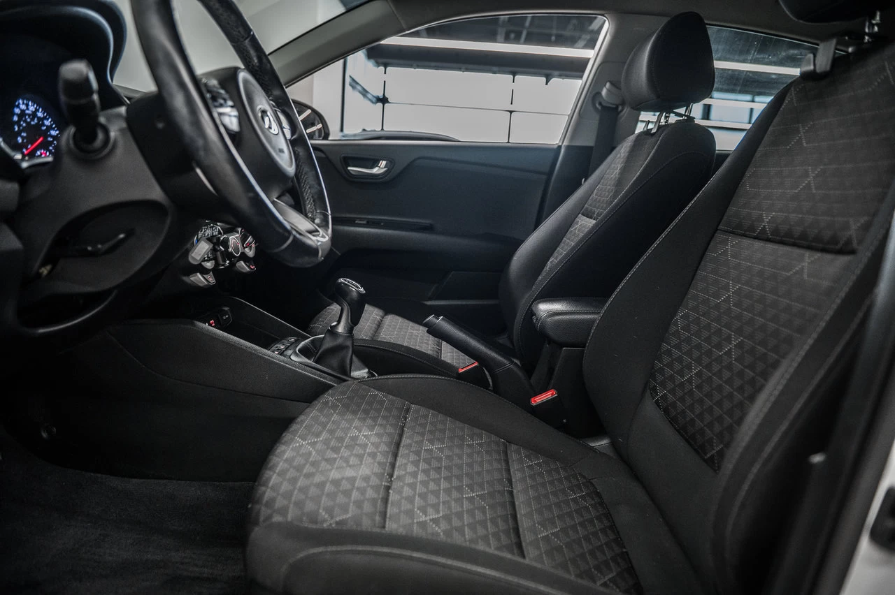 2018 Kia Rio5 Lx Volant/sieges.cha Image principale