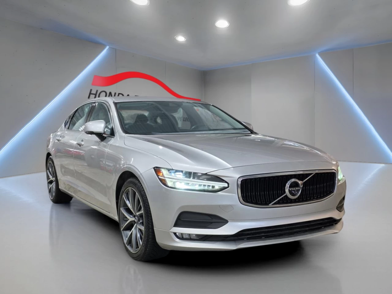 2018 Volvo S90 T6 AWD Momentum Image principale