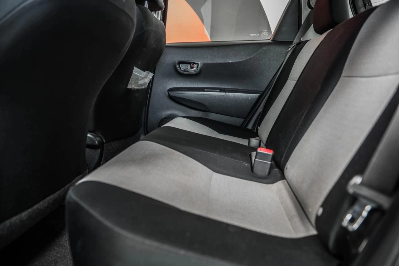 2012 Toyota Yaris Manuelle Hatchback AUBAINE! Image principale