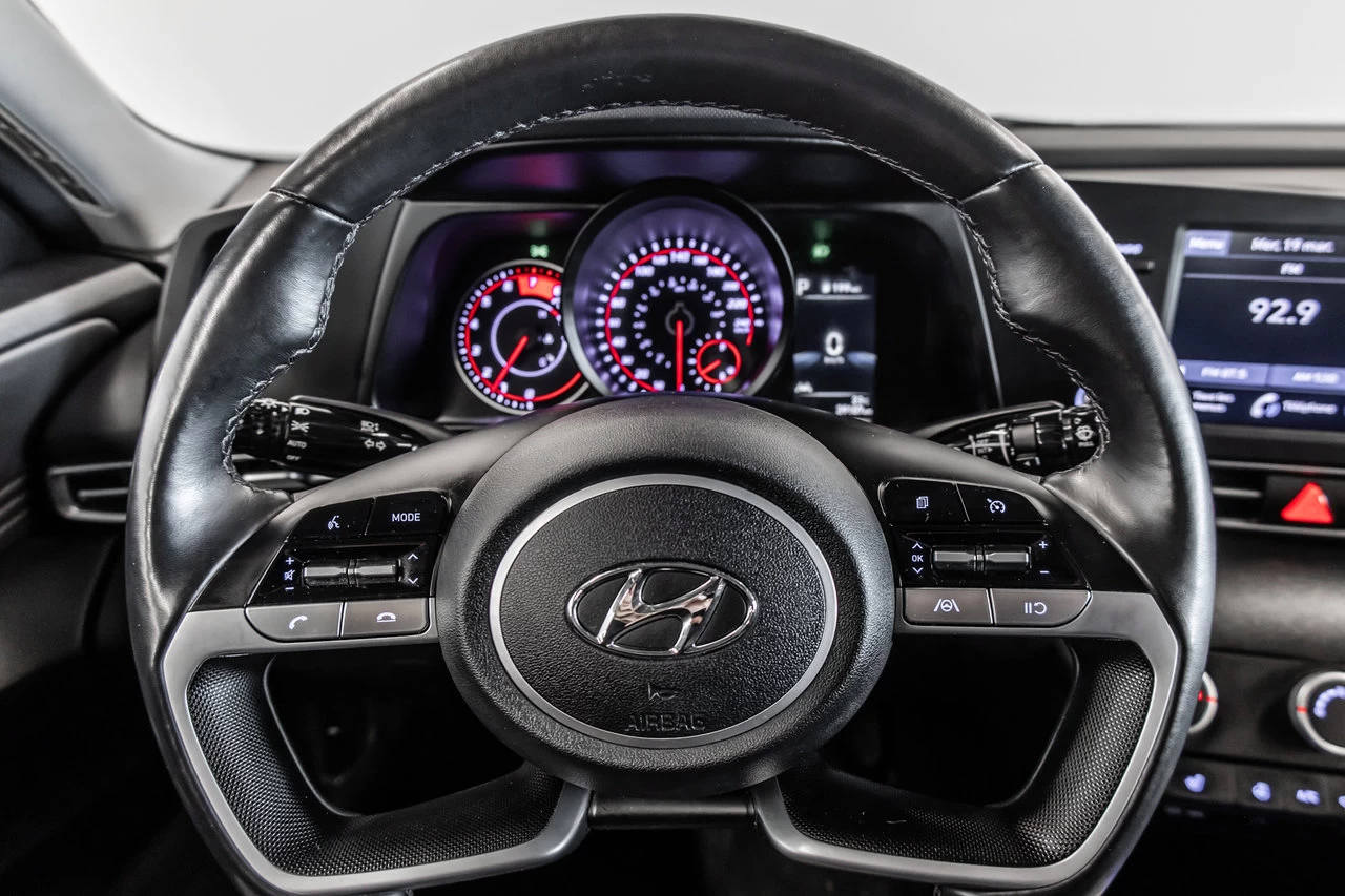 2022 Hyundai Elantra Preferred Main Image