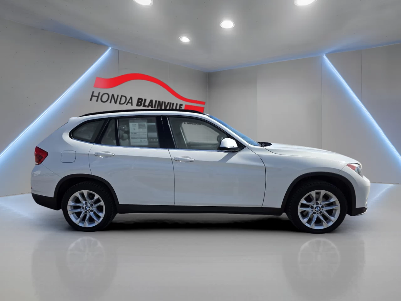 2015 BMW X1 AWD 4dr SAV 8 tires Image principale