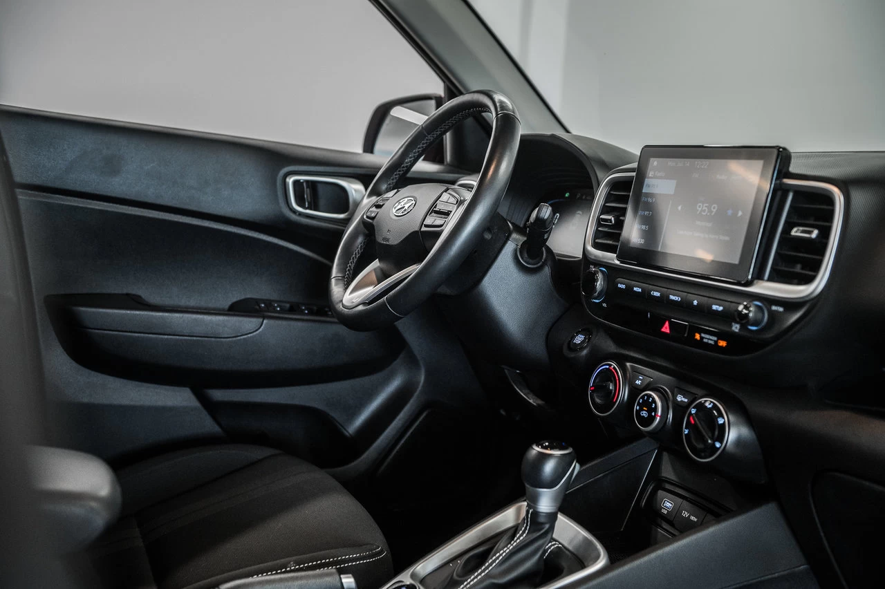 2023 Hyundai Venue Preferred Main Image