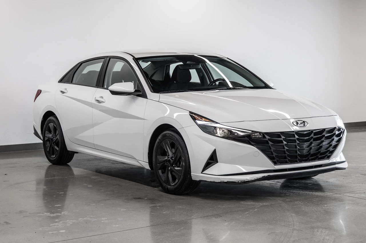 2022 Hyundai Elantra Preferred Main Image