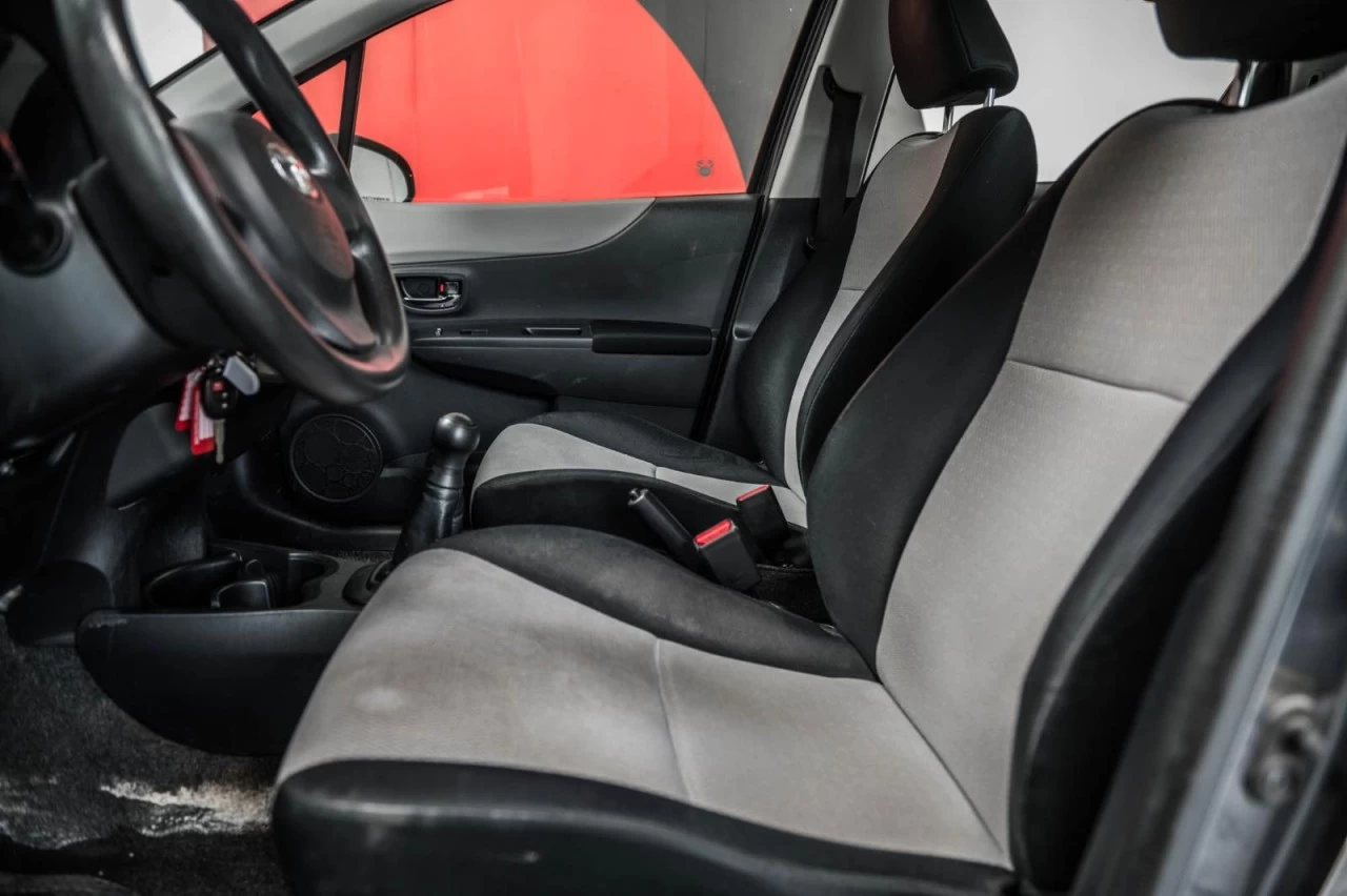 2012 Toyota Yaris Manuelle Hatchback AUBAINE! Image principale