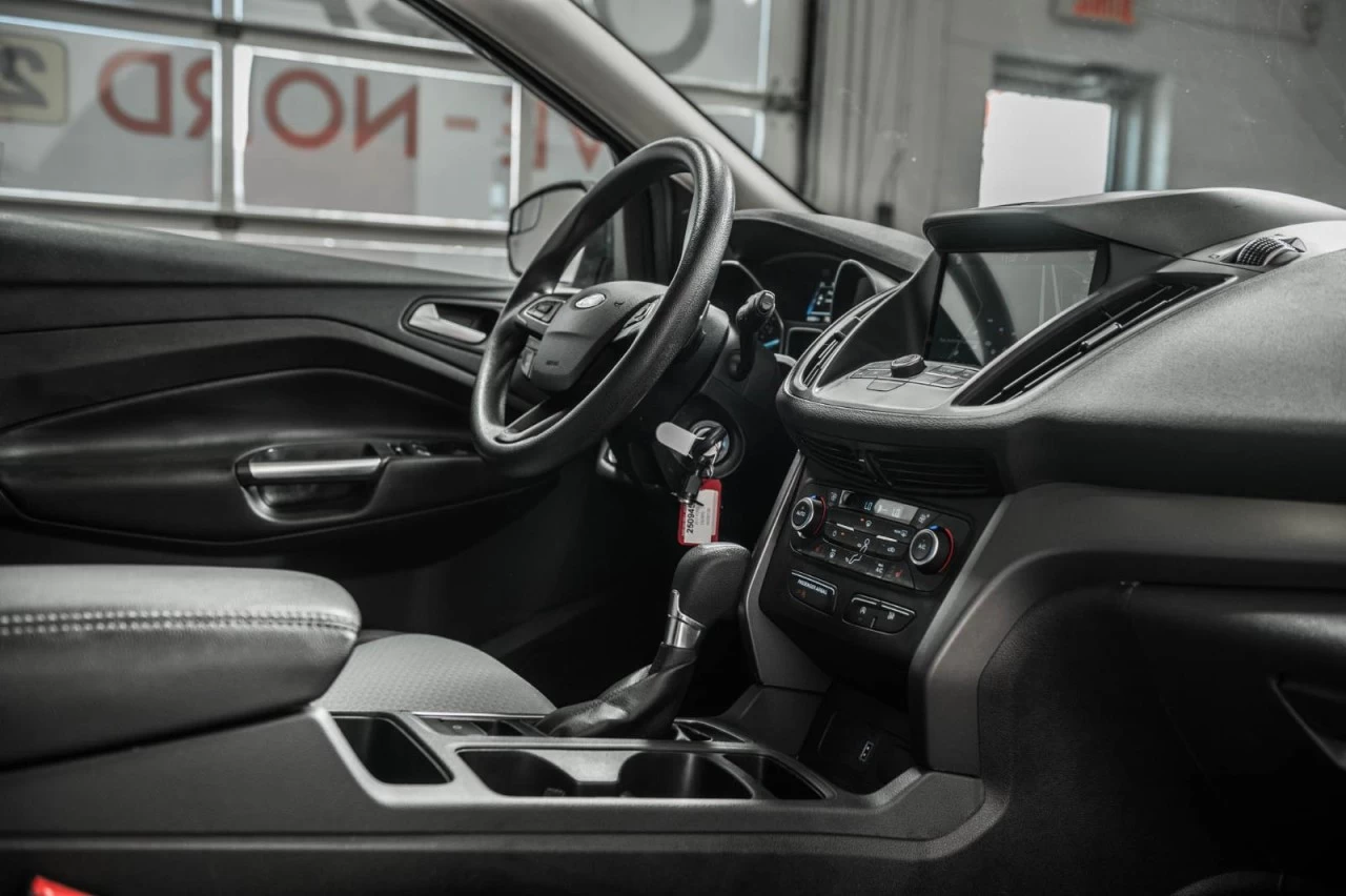 2017 Ford Escape SE 4WD+SIEGES.CHAUFF+MAGS+BLUETOOTH+CAM.RECUL Image principale