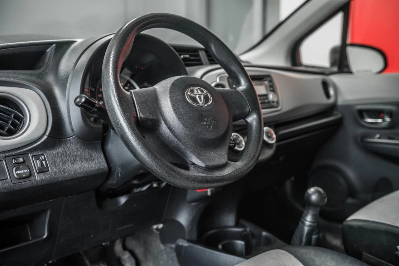 2012 Toyota Yaris Manuelle Hatchback AUBAINE! Image principale