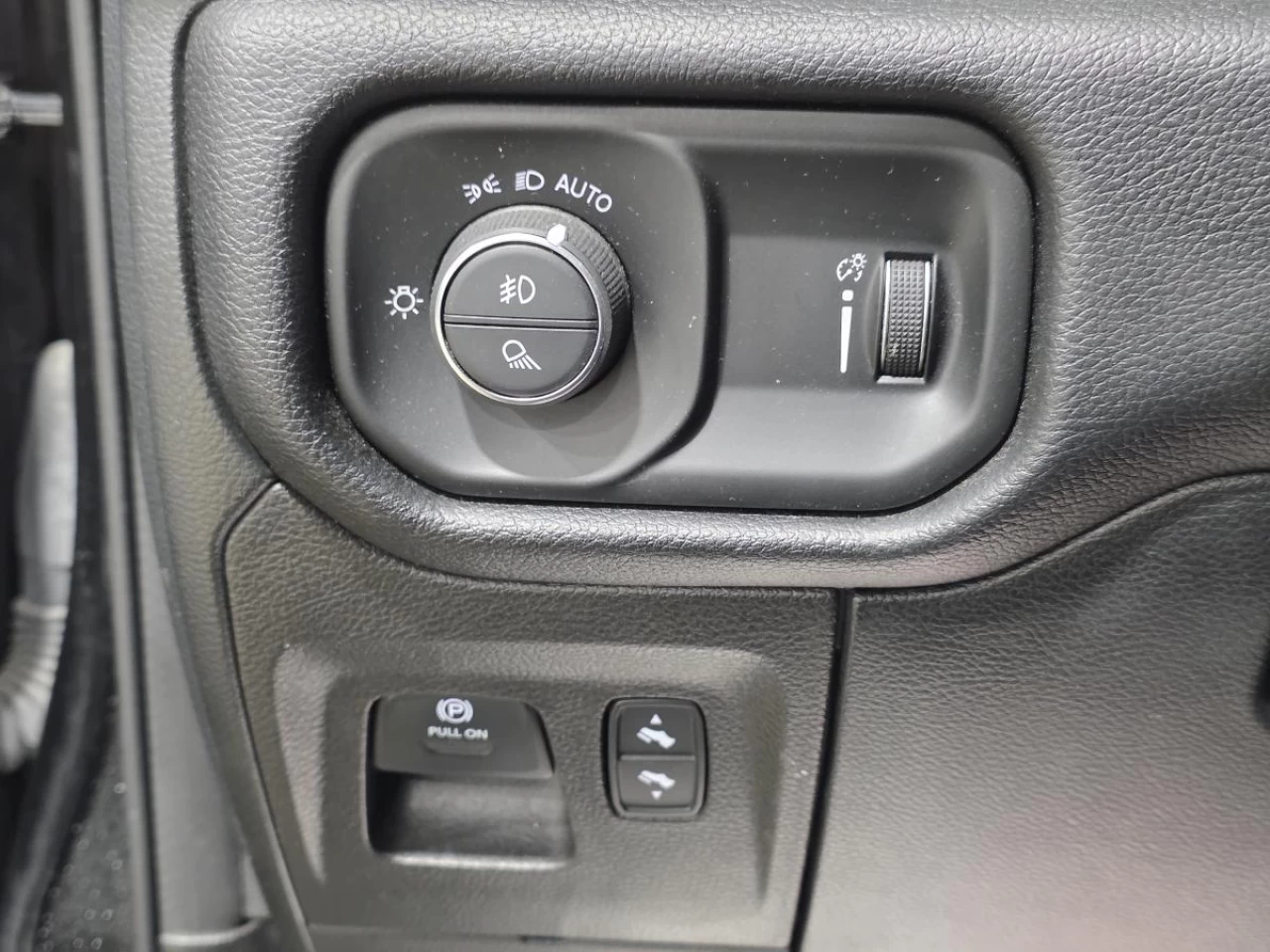 2022 RAM 1500 Rebel 4x4 Crew Cab 5'7" Box Image principale