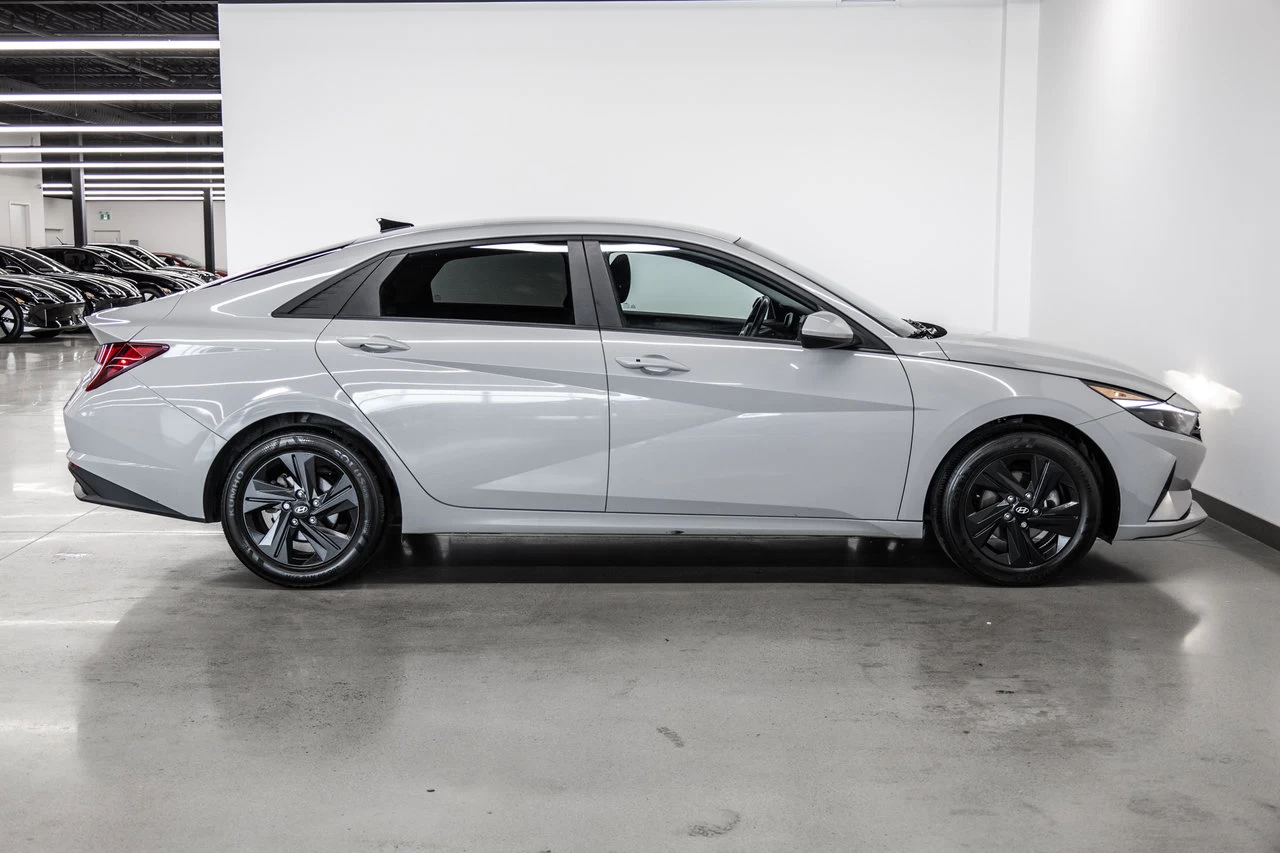 2023 Hyundai Elantra Preferred Main Image