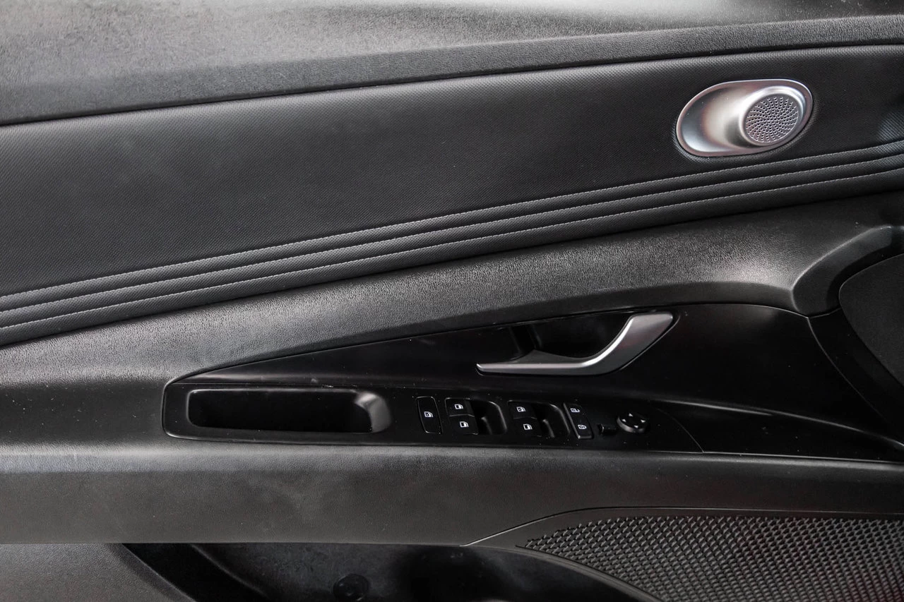 2021 Hyundai Elantra Preferred Main Image