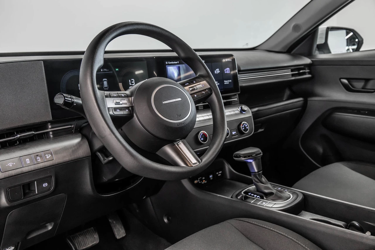 2024 Hyundai Kona Essential Main Image