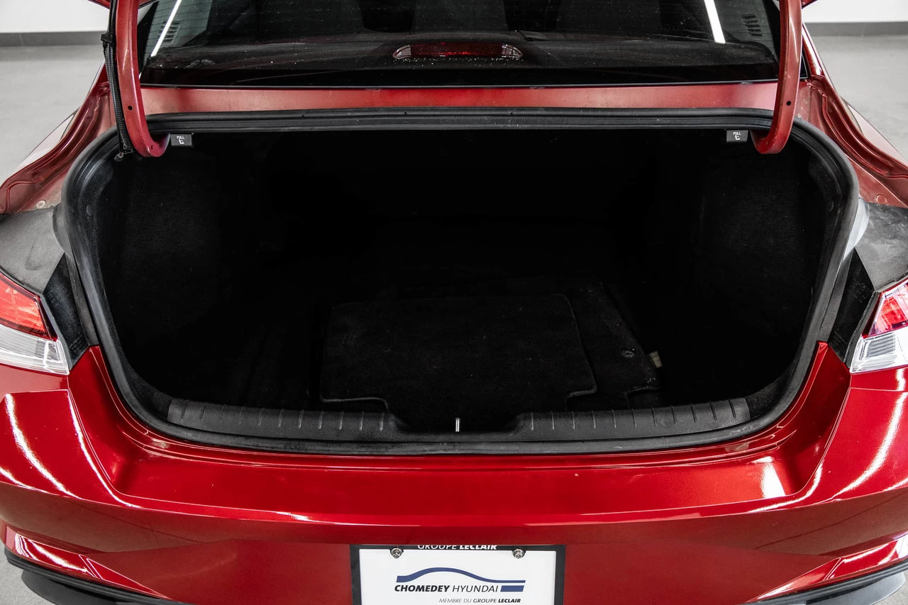 2021 Hyundai Elantra Preferred Main Image