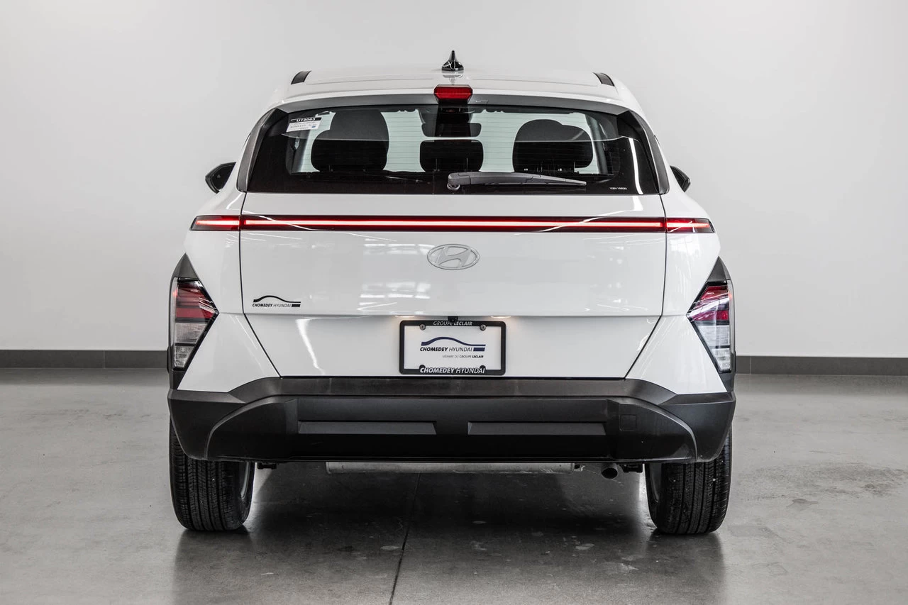 2024 Hyundai Kona Essential Main Image