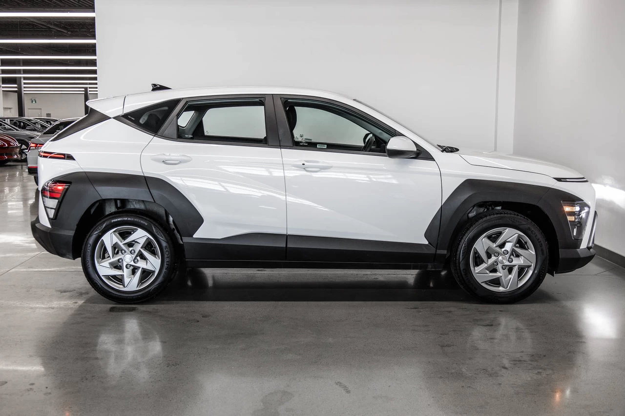 2024 Hyundai Kona Essential Main Image