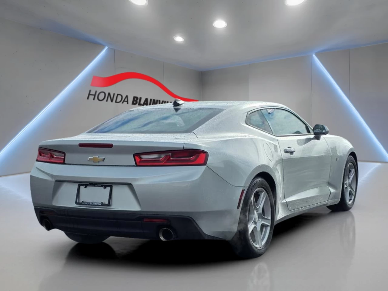 2018 Chevrolet Camaro 2dr Coupe 1LT Image principale