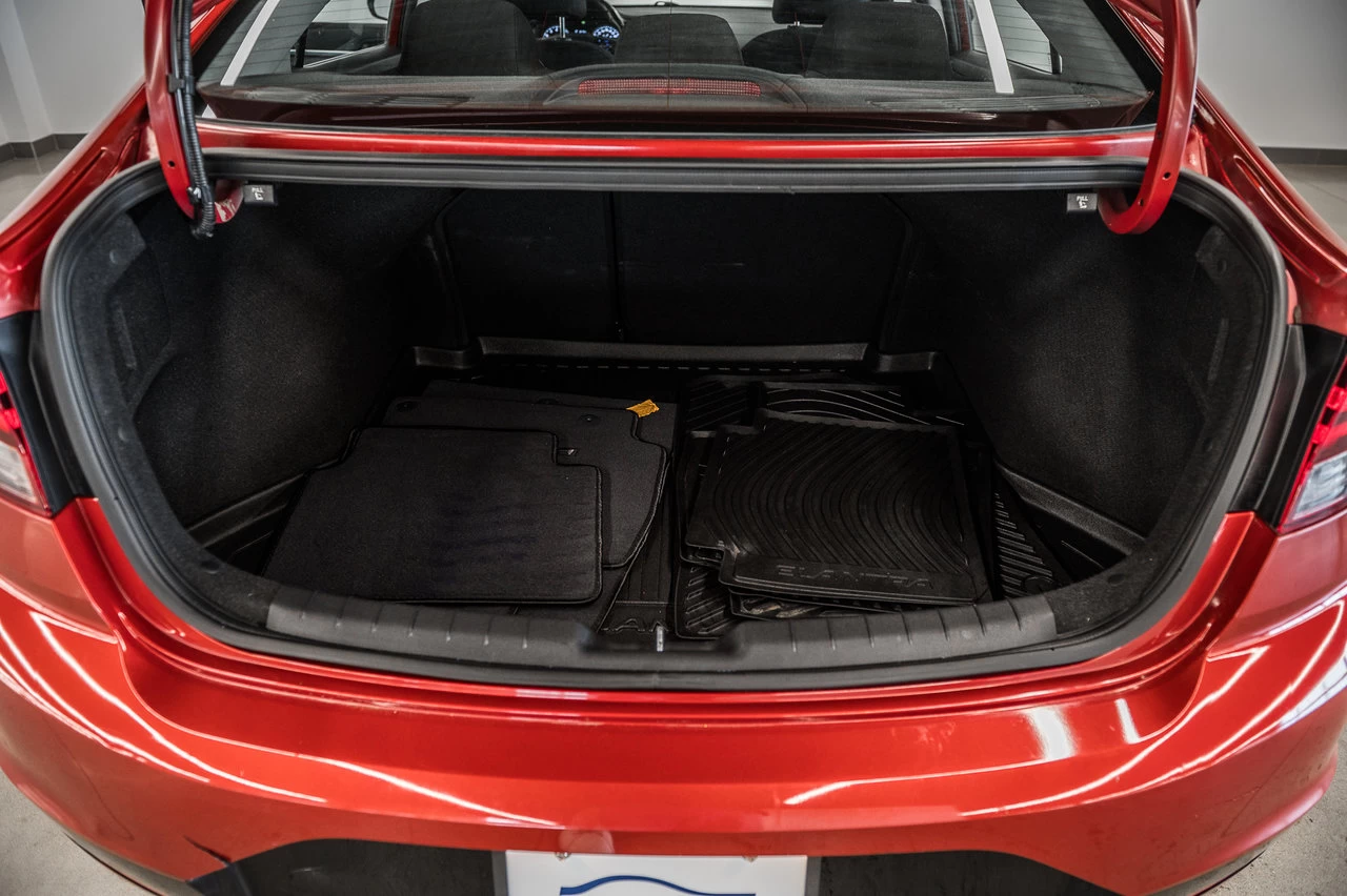 2020 Hyundai Elantra Preferred Main Image