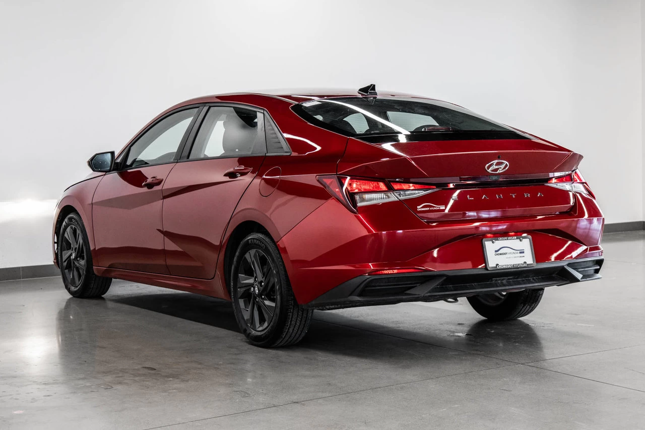 2021 Hyundai Elantra Preferred Main Image