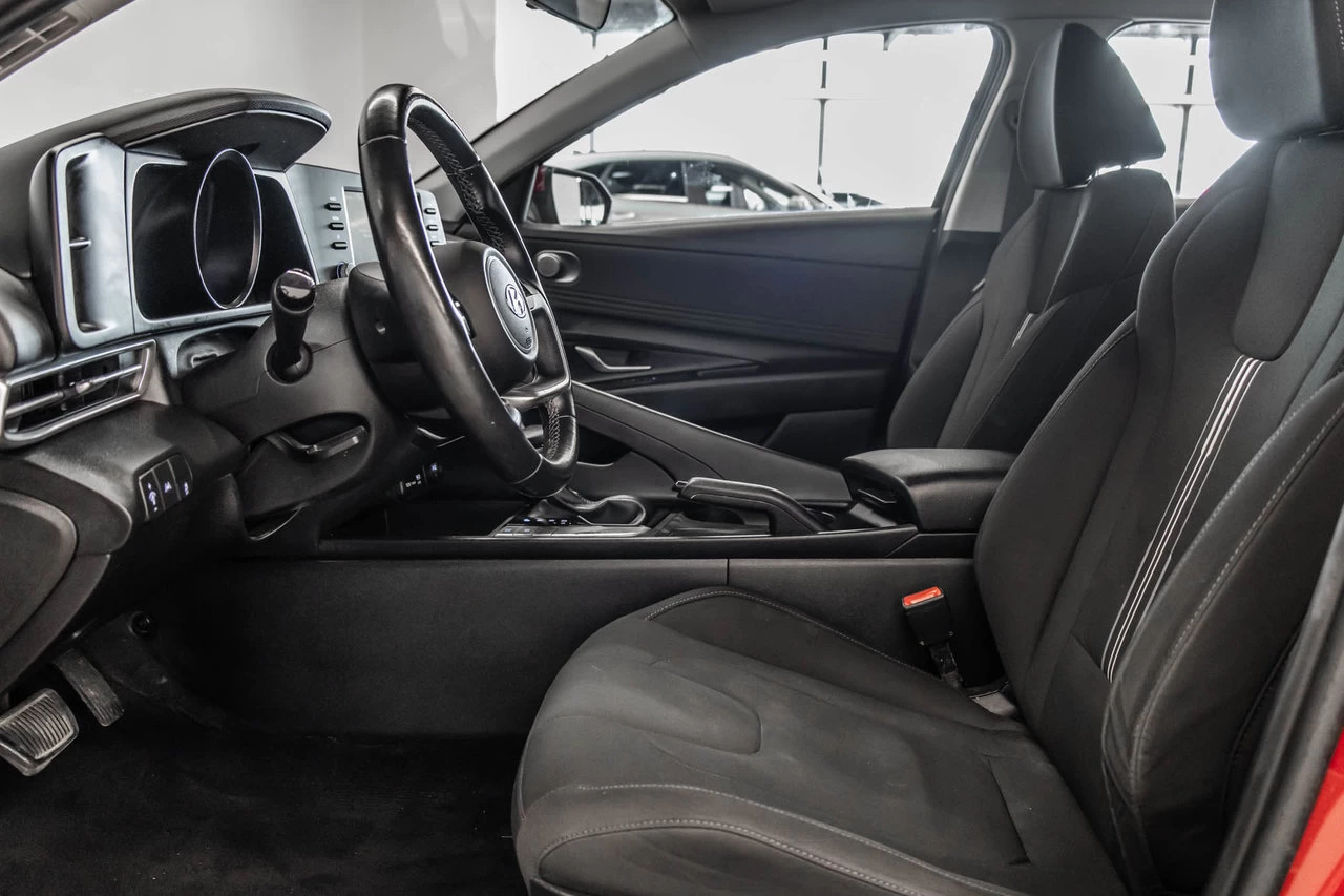 2021 Hyundai Elantra Preferred Main Image