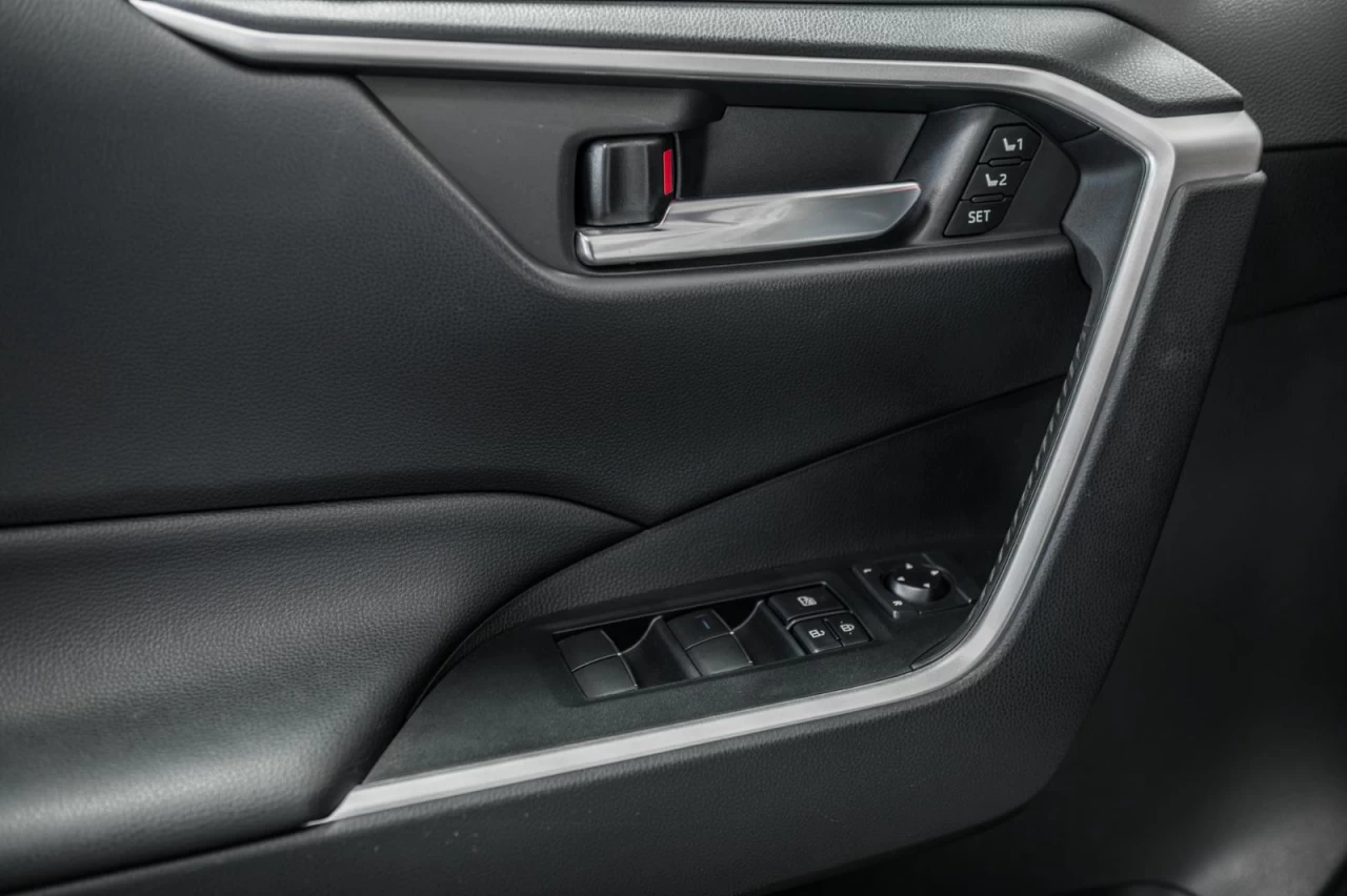 2021 Toyota RAV4 XLE AWD+TOIT.OUVRANT+VOLANT/SIEGES.CHAUFFANTS Image principale
