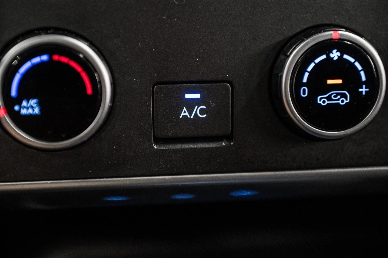 2024 Hyundai Kona Essential Main Image