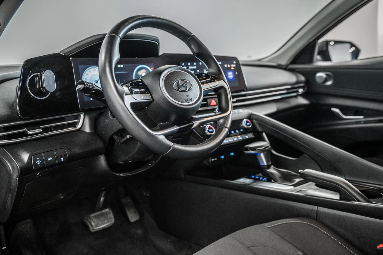 2023 Hyundai Elantra Preferred Tech Image principale
