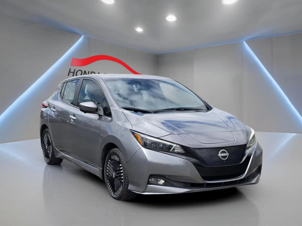 2023 Nissan LEAF SV Hatchback Main Image