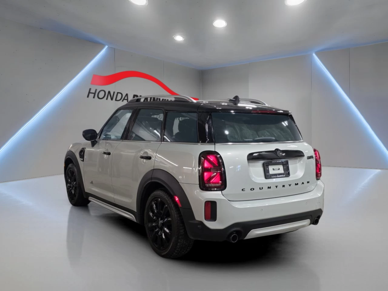 2022 MINI Countryman Cooper S ALL4 Main Image