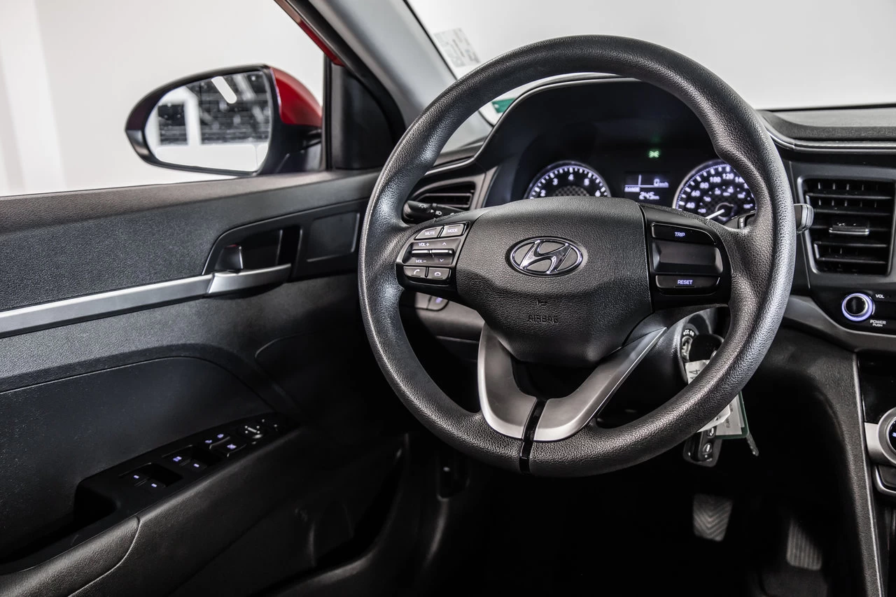 2020 Hyundai Elantra Essential Image principale