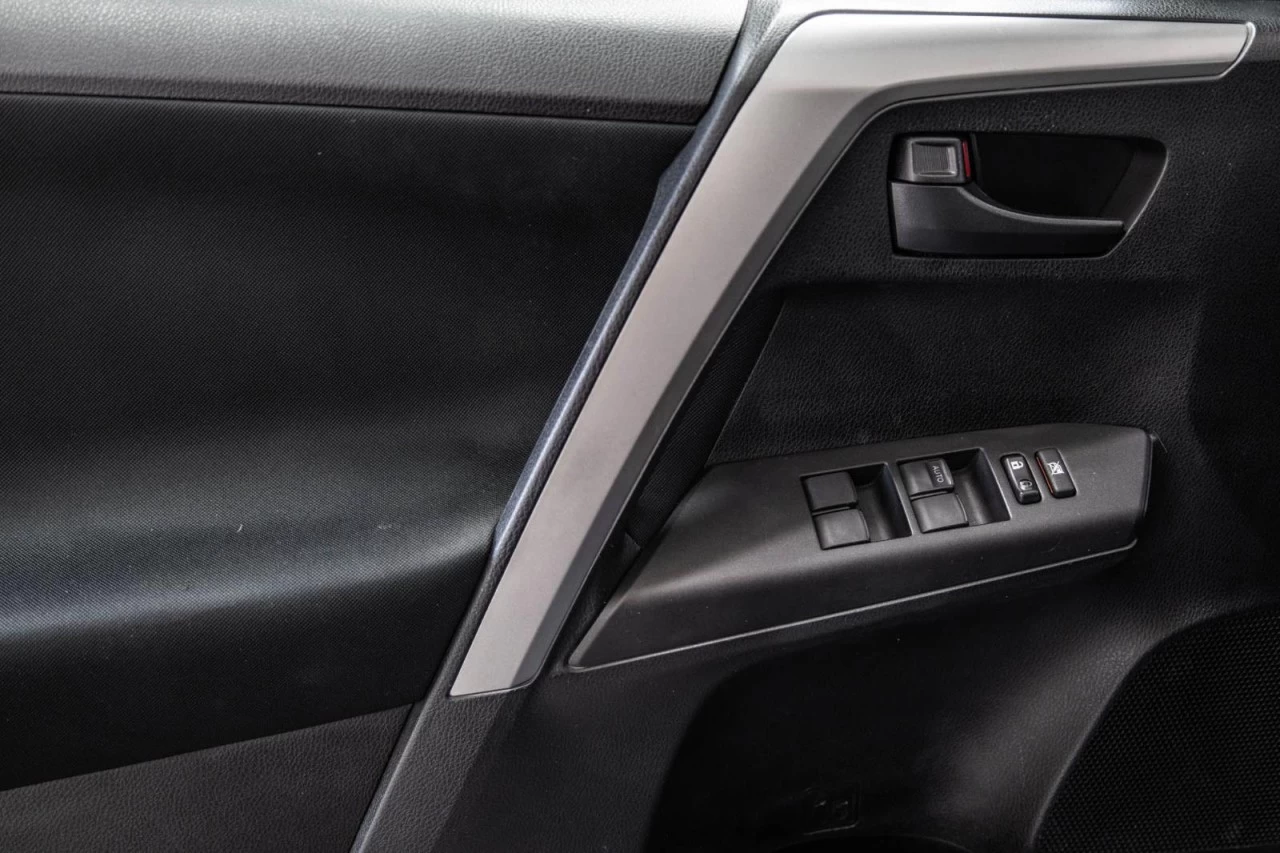 2017 Toyota RAV4 LE MAGS+SIEGES.CHAUFF+BLUETOOTH+CAM.RECUL Main Image