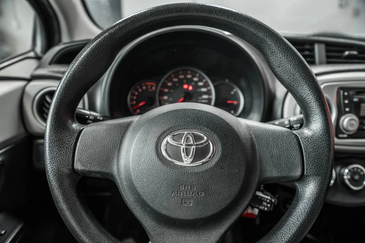 2012 Toyota Yaris Manuelle Hatchback AUBAINE! Image principale