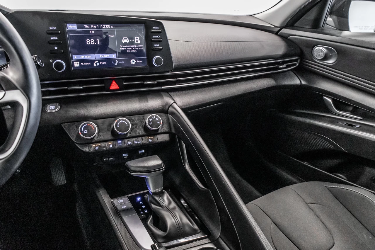 2023 Hyundai Elantra Preferred Main Image
