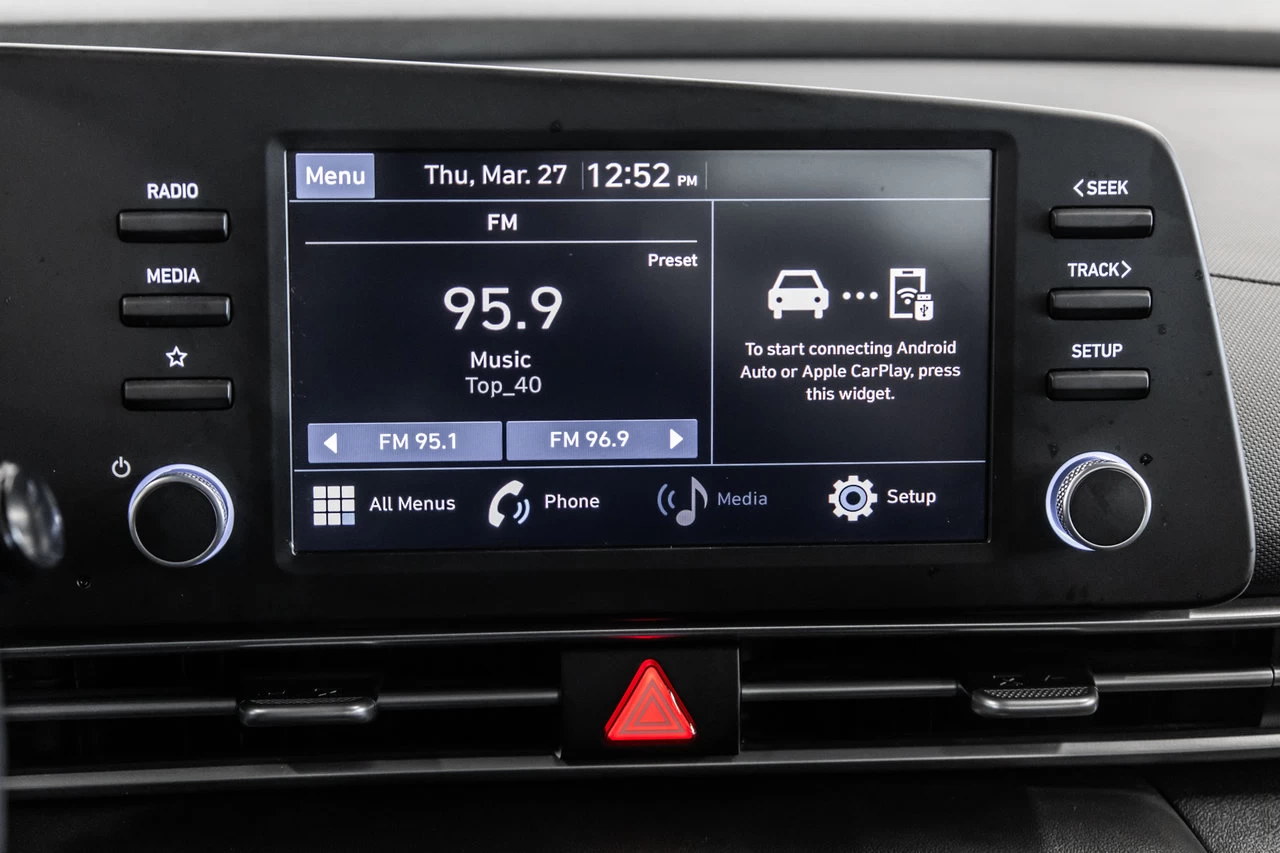2023 Hyundai Elantra Essential Main Image