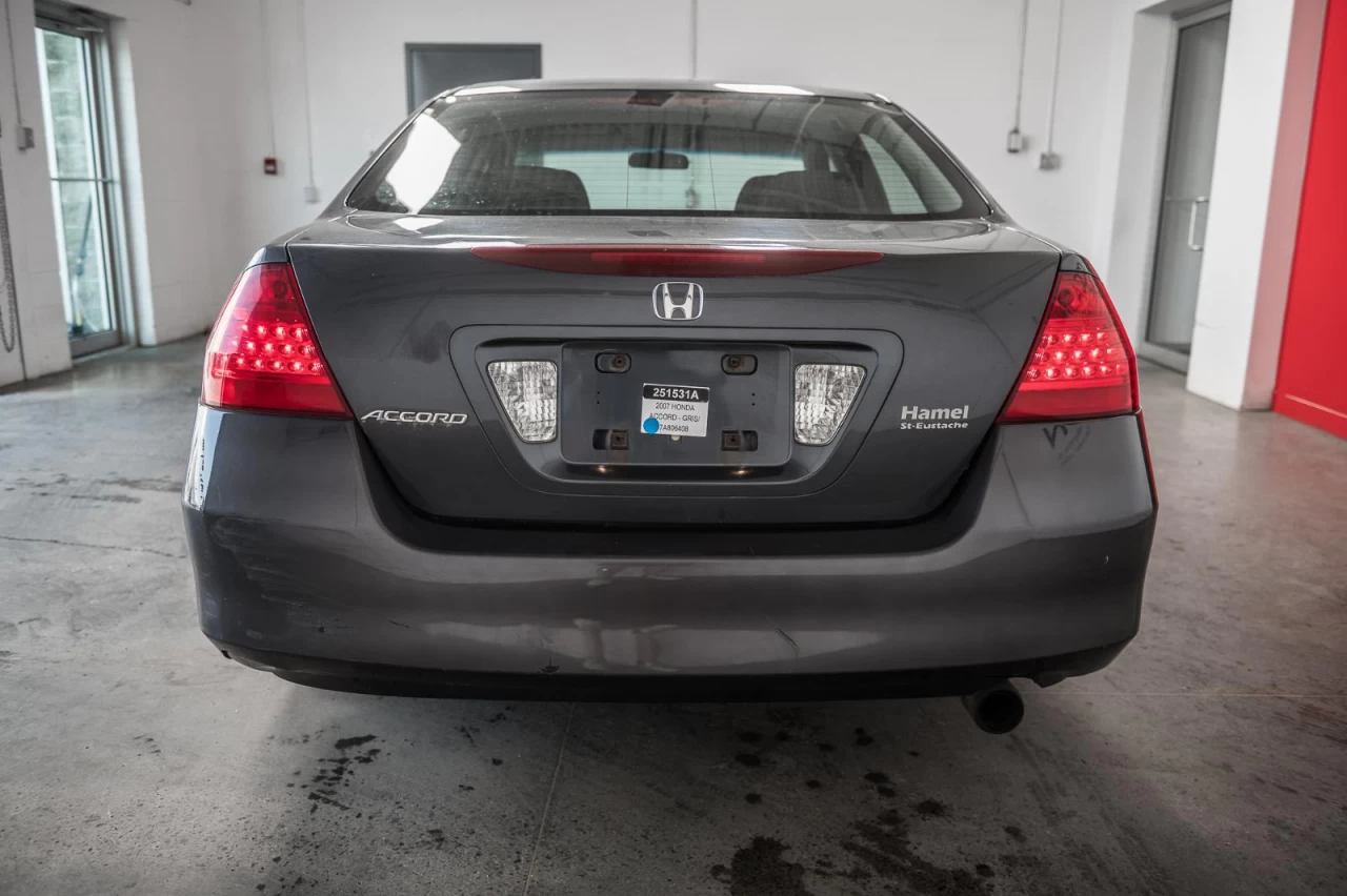 2007 Honda Accord Sedan Automatique AUBAINE!!! Image principale