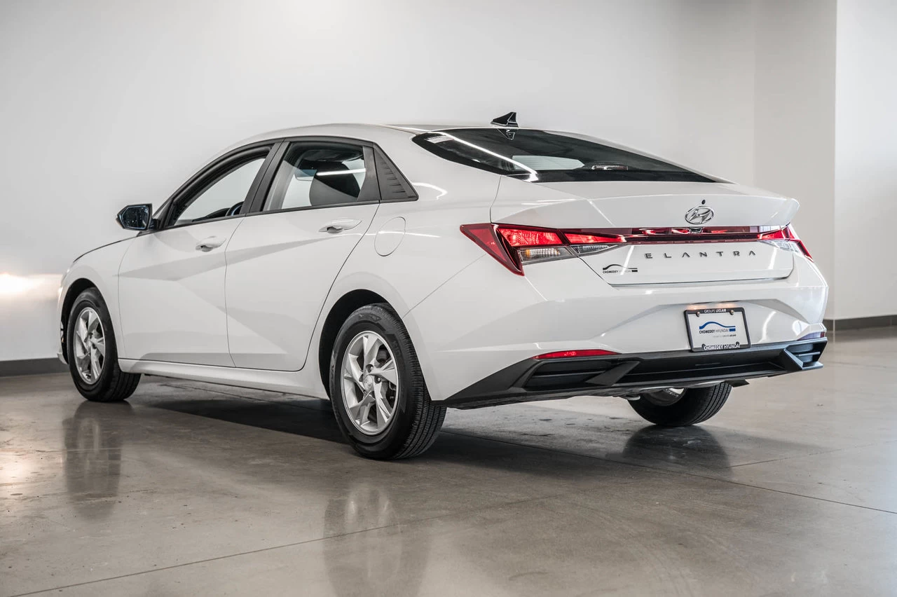 2023 Hyundai Elantra Essential Main Image