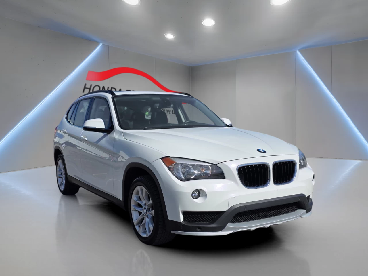 2015 BMW X1 AWD 4dr SAV 8 tires Image principale